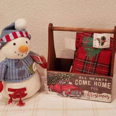 Lot 209: NEW Holiday Tool Box Deco, (8) Foleys Cloth Napkins & Snowman