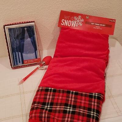 Lot 212: NEW Tree Skirt, Christmas Cards & Pen