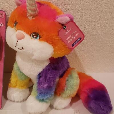 Lot 220: NEW Littlest Pet Shop Kitties & Plushie Unicorn Kitty