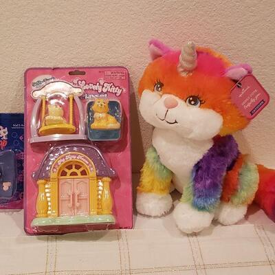 Lot 220: NEW Littlest Pet Shop Kitties & Plushie Unicorn Kitty