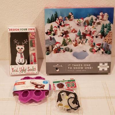 Lot 221: NEW Puzzle, Jewel Ice Tray, Hair Deco, Socks