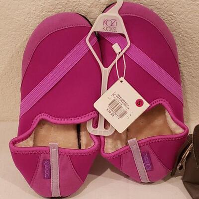 Lot 228: NEW Slippers, Lip Balm, Inspirational Token & Wristlet Purse