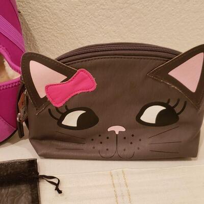 Lot 228: NEW Slippers, Lip Balm, Inspirational Token & Wristlet Purse