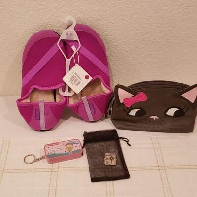 Lot 228: NEW Slippers, Lip Balm, Inspirational Token & Wristlet Purse