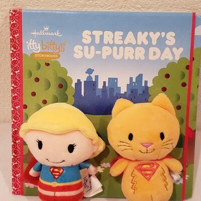 Lot 234: Itty Bitty Book & Characters, Childrens Bath Paint & Flash Light