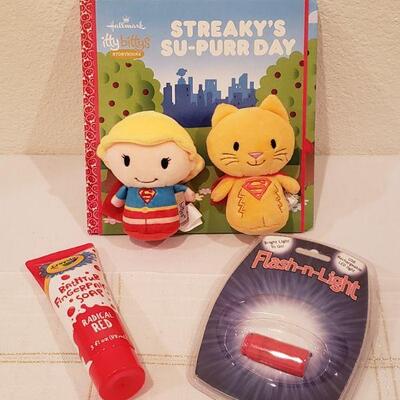 Lot 234: Itty Bitty Book & Characters, Childrens Bath Paint & Flash Light