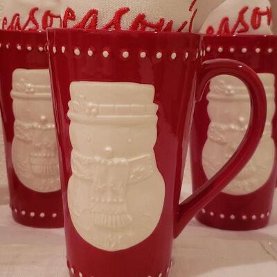 Lot 244: NEW Hallmark Snowman Mugs and Napkins (6)