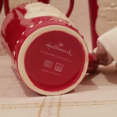 Lot 244: NEW Hallmark Snowman Mugs and Napkins (6)