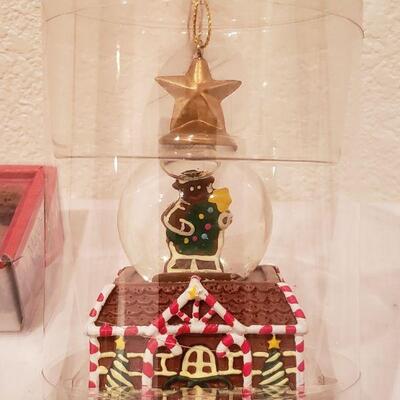 Lot 246: NEW Christmas Deco 