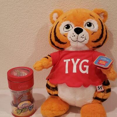 Lot 251:  NEW Shirtails Plushie & Marble Brain Game