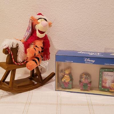 Lot 262: NEW Disney Rocking Tigger & Pooh Set 