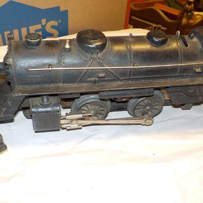 Pre- War Lionel Trains . Engine and accessories.