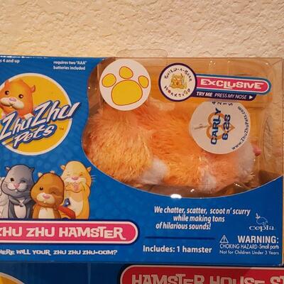 Lot 276: NEW Zhu Zhu Pets with Pet Hamster