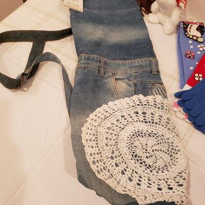 Lot 279: NEW Yoga Mat Bag, Socks & Plushie