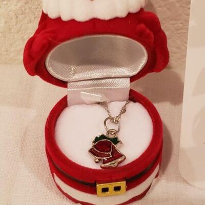 Lot 280: New Girls Necklace and Hairbows