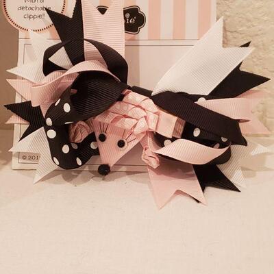 Lot 284: NEW Hairbows and Princess Jewelry Set