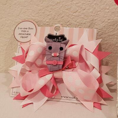 Lot 284: NEW Hairbows and Princess Jewelry Set