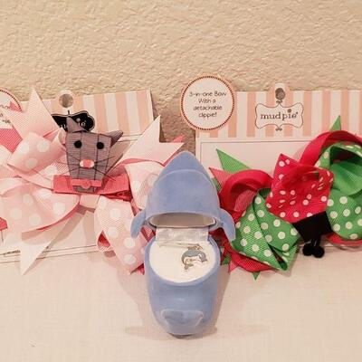 Lot 286: New Necklace and Hairbows
