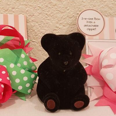 Lot 287: NEW Necklace and Hairbows