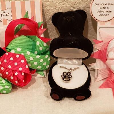 Lot 287: NEW Necklace and Hairbows