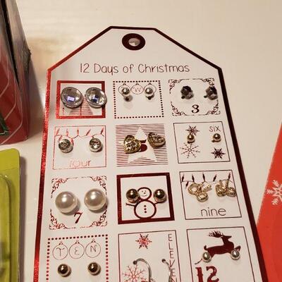 Lot 290: Holiday Jewelry lot