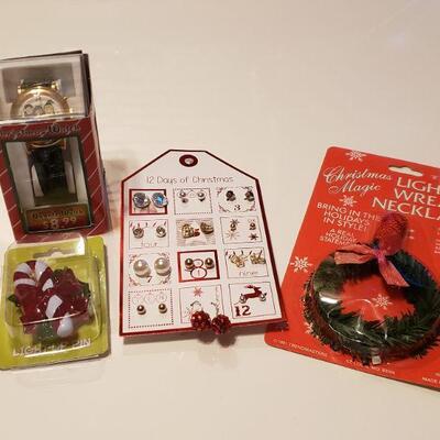 Lot 290: Holiday Jewelry lot