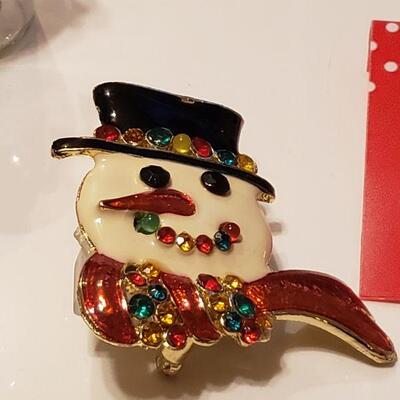 Lot 291: Holiday Jewelry lot