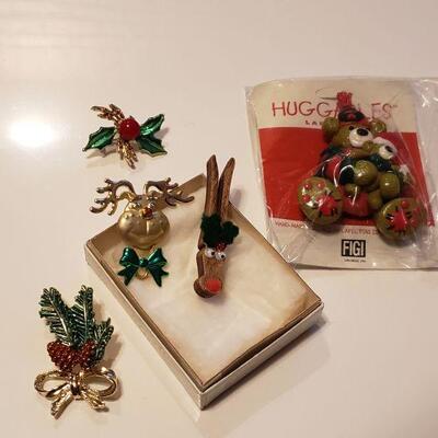 Lot 292: Holiday Jewelry  Brooch Lot