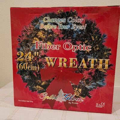 Lot 300: 24" Christmas Wreath Fiber Optic