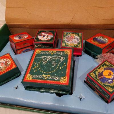 Lot 303: NOMA Music Box Collection 