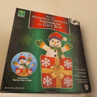 Lot 316: 30" SNOWMAN Inflatable Yard Deco 