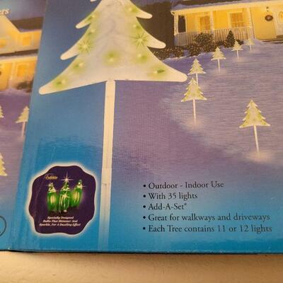 Lot 317: Snowflake Driveway Markers Green Light 
