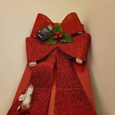 Lot 319: LED Christmas Red Tinsel Bow Deco NEW 