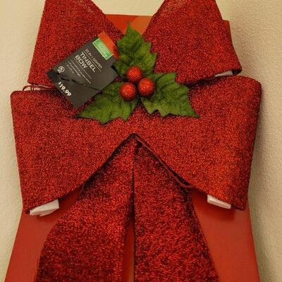 Lot 319: LED Christmas Red Tinsel Bow Deco NEW 