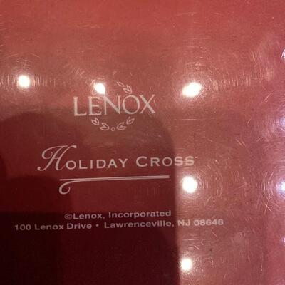 Lenox, Cross