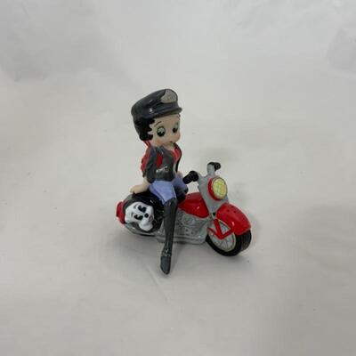 .144. â€œBikinâ€™ Bettyâ€ | Salt & Pepper Shakers | Betty Boop