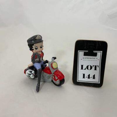 .144. â€œBikinâ€™ Bettyâ€ | Salt & Pepper Shakers | Betty Boop