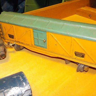 More Lionel accessories trains. (4).