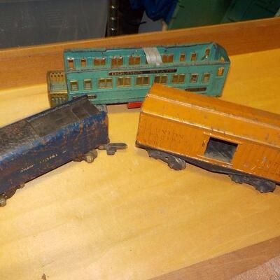 More Lionel accessories trains. (3).