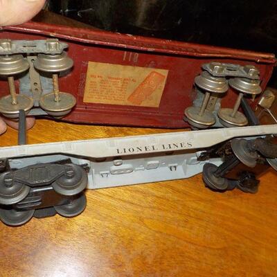 More Lionel accessories trains. (4)
