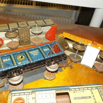 6- Vintage Pre-War Hafner Model Train Cars".