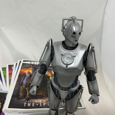 .204. Doctor Who | 13 Magazines | Cards | Sonic Screwdriver | Cyberman