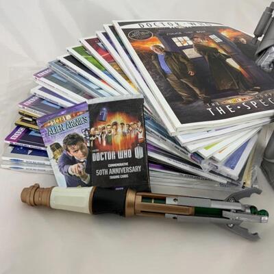 .204. Doctor Who | 13 Magazines | Cards | Sonic Screwdriver | Cyberman