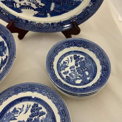 .244. Vintage | Johnson Bros | Blue Willow | 1960s