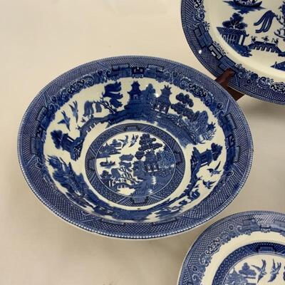 .244. Vintage | Johnson Bros | Blue Willow | 1960s