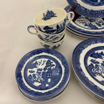 .245. Vintage | Johnson Bros | Blue Willow | 1960s