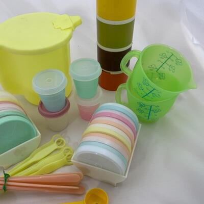 .246. Vintage | Mixed Tupperware Lot