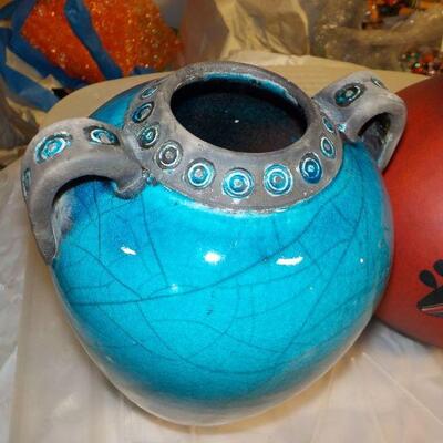 2 Real hand crafted Navaho Vases.