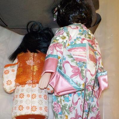 2 Chinese doll's from 2 separt makers.