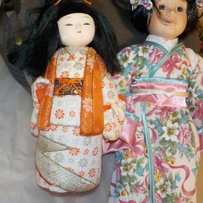 2 Chinese doll's from 2 separt makers.